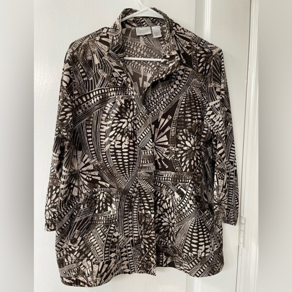 Zenergy by CHICO’S Brown and Beige light weight Jacket, size 2 Chico’s size